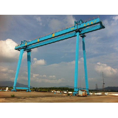 造船門式起重機